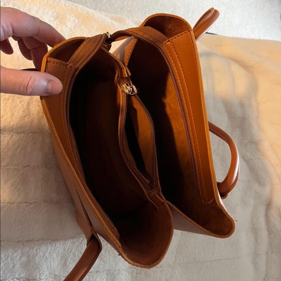 Expressions NYC Bag - Picture 2 of 5